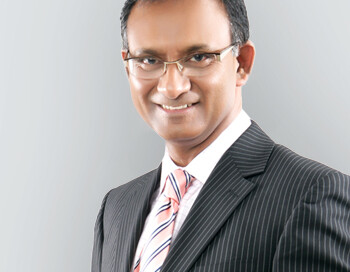mr divya prakash specialist in knee and hip surgery, specialist knee surgeon in Birmingham, UK